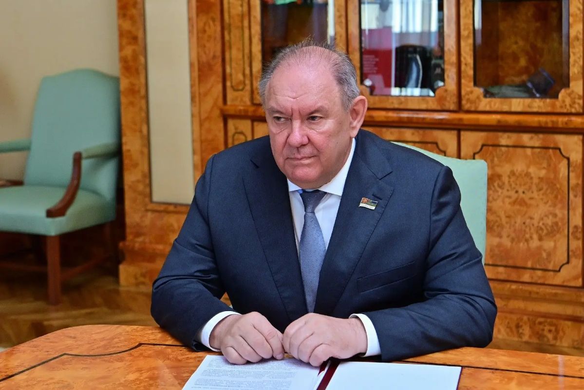 Ростислав Гольдштейн: Накануне завершения весенней сессии Госсовета Коми встретился с председателем республиканского парламента Александром Макаренко Ростислав Гольдштейн: Накануне завершения весенней сессии Госсовета Коми встретился с председателем республиканского парламента Александром Макаренко