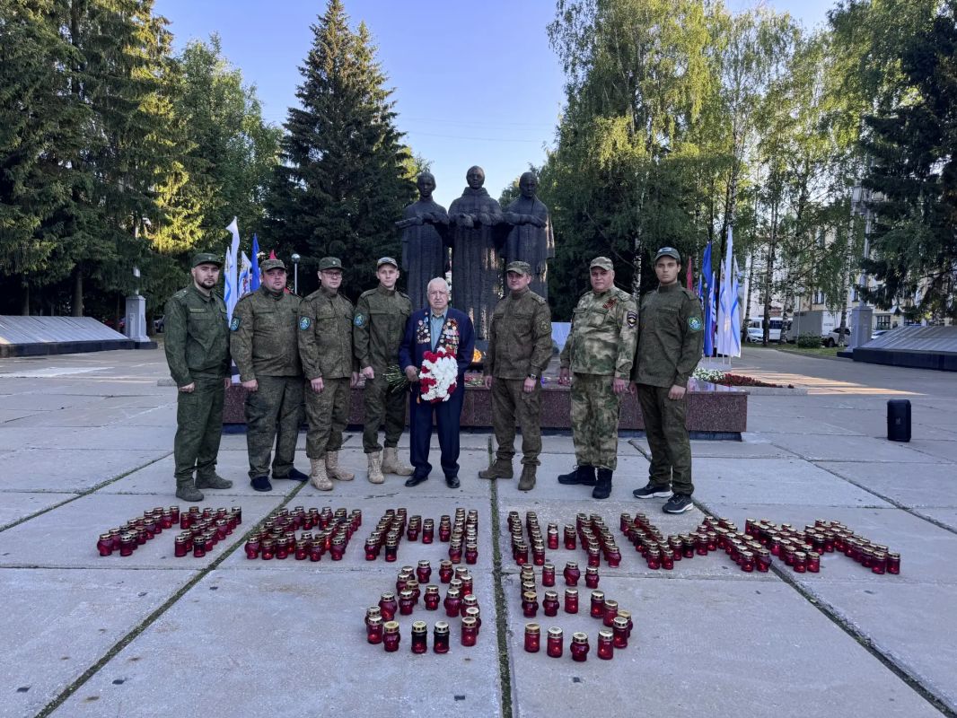 Сотрудники следственного управления приняли участие в акции «Свеча памяти» Сотрудники следственного управления приняли участие в акции «Свеча памяти»