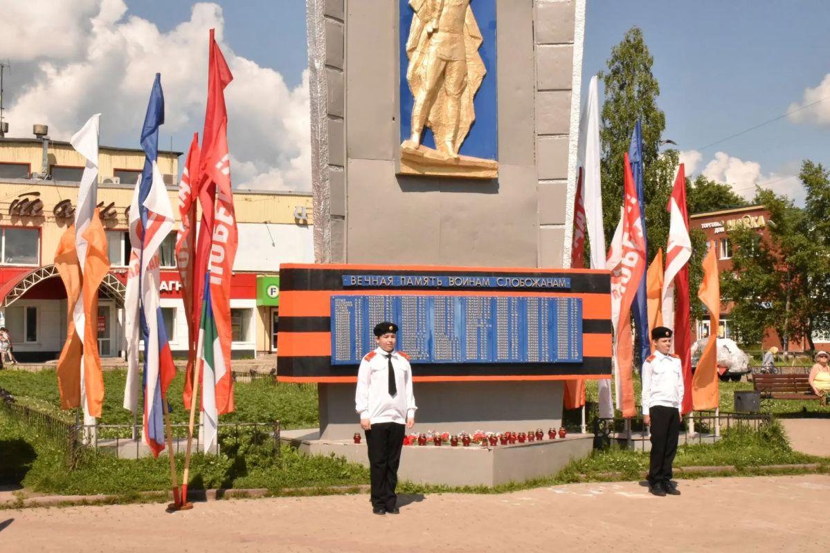 В Эжвинском районе на Слободской площади состоялся цикл мероприятий, посвященных 85-летию с начала Великой Отечественной войны В Эжвинском районе на Слободской площади состоялся цикл мероприятий, посвященных 85-летию с начала Великой Отечественной войны