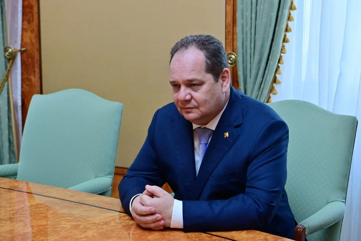 Ростислав Гольдштейн: Накануне завершения весенней сессии Госсовета Коми встретился с председателем республиканского парламента Александром Макаренко Ростислав Гольдштейн: Накануне завершения весенней сессии Госсовета Коми встретился с председателем республиканского парламента Александром Макаренко