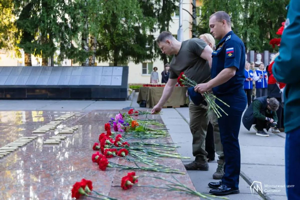 Максим Мартышин: Друзья, сегодня в Сыктывкаре прошла Всероссийская акция «Свеча памяти» Максим Мартышин: Друзья, сегодня в Сыктывкаре прошла Всероссийская акция «Свеча памяти»