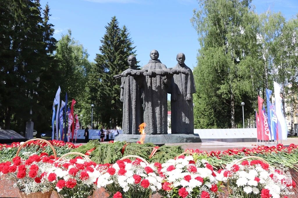 Память горькую храним. 85 лет назад наша страна и её народ столкнулись с самой кровопролитной и жестокой войной за всю историю военных конфликтов Память горькую храним. 85 лет назад наша страна и её народ столкнулись с самой кровопролитной и жестокой войной за всю историю военных конфликтов