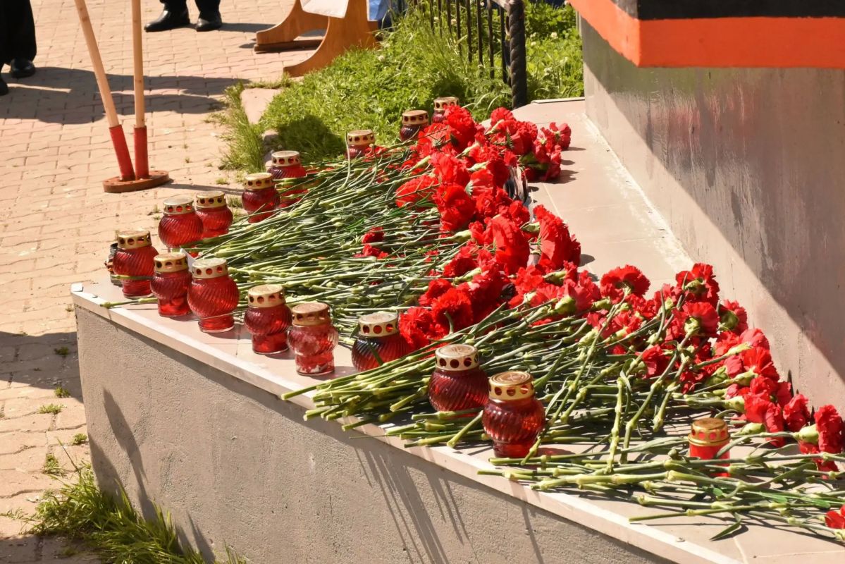 В Эжвинском районе на Слободской площади состоялся цикл мероприятий, посвященных 85-летию с начала Великой Отечественной войны В Эжвинском районе на Слободской площади состоялся цикл мероприятий, посвященных 85-летию с начала Великой Отечественной войны
