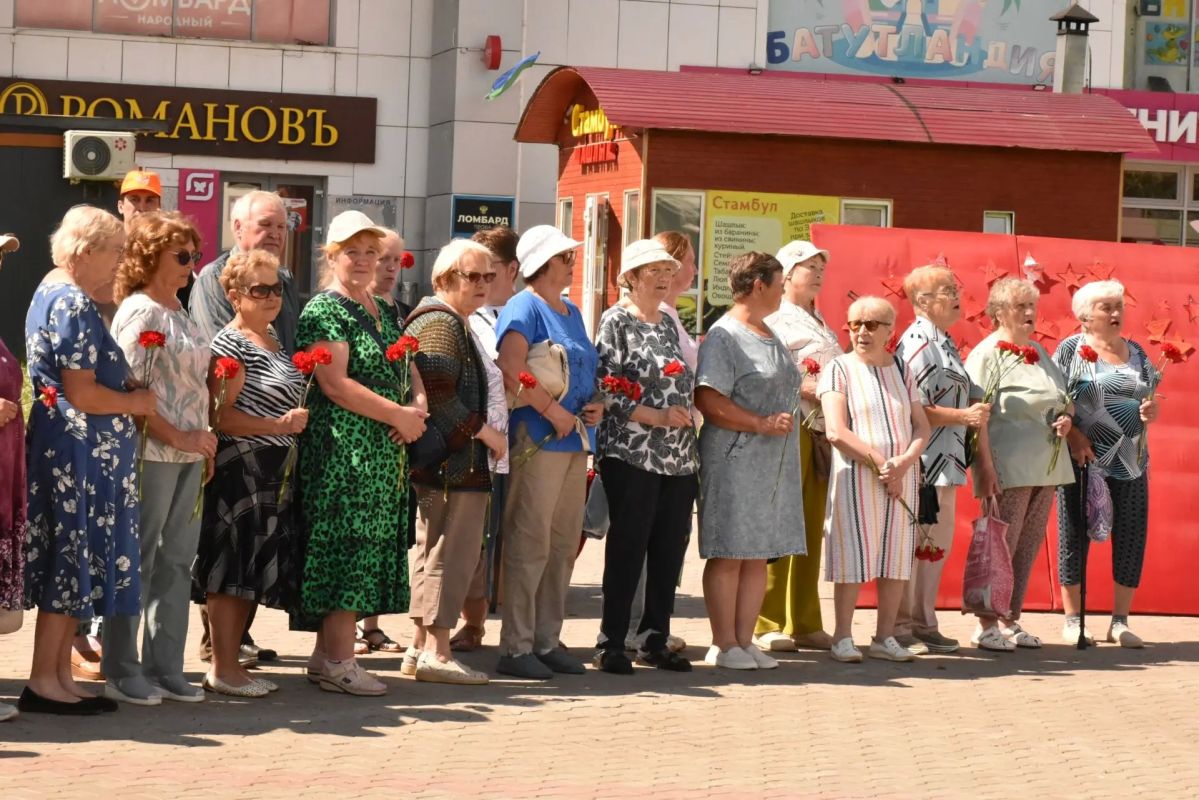 В Эжвинском районе на Слободской площади состоялся цикл мероприятий, посвященных 85-летию с начала Великой Отечественной войны В Эжвинском районе на Слободской площади состоялся цикл мероприятий, посвященных 85-летию с начала Великой Отечественной войны