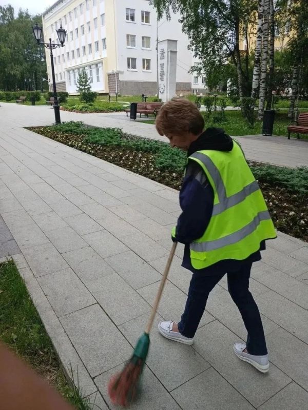 Максим Мартышин: Друзья, работы по наведению порядка, несмотря на залповый ливень, не останавливались Максим Мартышин: Друзья, работы по наведению порядка, несмотря на залповый ливень, не останавливались