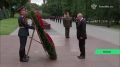 Владимир Путин принял участие в торжественной церемонии возложения венка к Могиле Неизвестного Солдата в Александровском саду