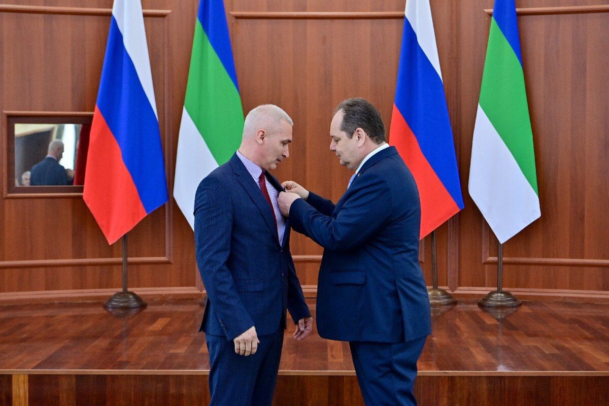Глава Коми вручил ветеранам СВО дипломы образовательной программы «Пера. Путь героя» Глава Коми вручил ветеранам СВО дипломы образовательной программы «Пера. Путь героя»