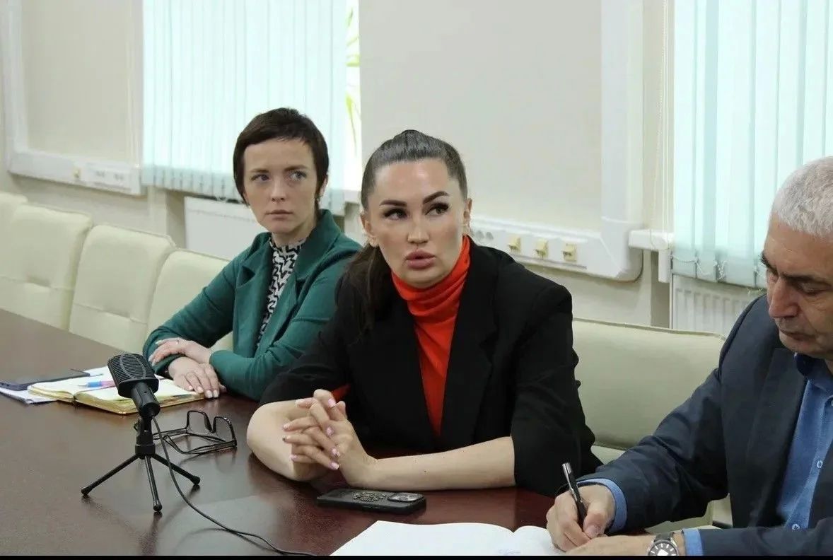 Сегодня на базе филиала Государственного фонда поддержки участников специальной военной операции «Защитники Отечества» по Республике Коми заместителем руководителя администрации Сыктывкара Кристиной Ващенковой совместно с... Сегодня на базе филиала Государственного фонда поддержки участников специальной военной операции «Защитники Отечества» по Республике Коми заместителем руководителя администрации Сыктывкара Кристиной Ващенковой совместно с...