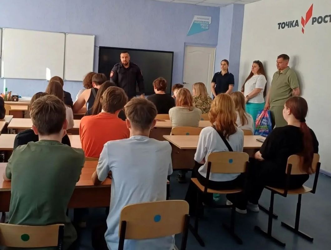 В рамках общероссийской акции «Время НЕзависимых» сотрудники ОМВД России «Воркутинский» встретились с участниками трудовой бригады средней общеобразовательной школы № 35 имени В. А. Бугаева В рамках общероссийской акции «Время НЕзависимых» сотрудники ОМВД России «Воркутинский» встретились с участниками трудовой бригады средней общеобразовательной школы № 35 имени В. А. Бугаева