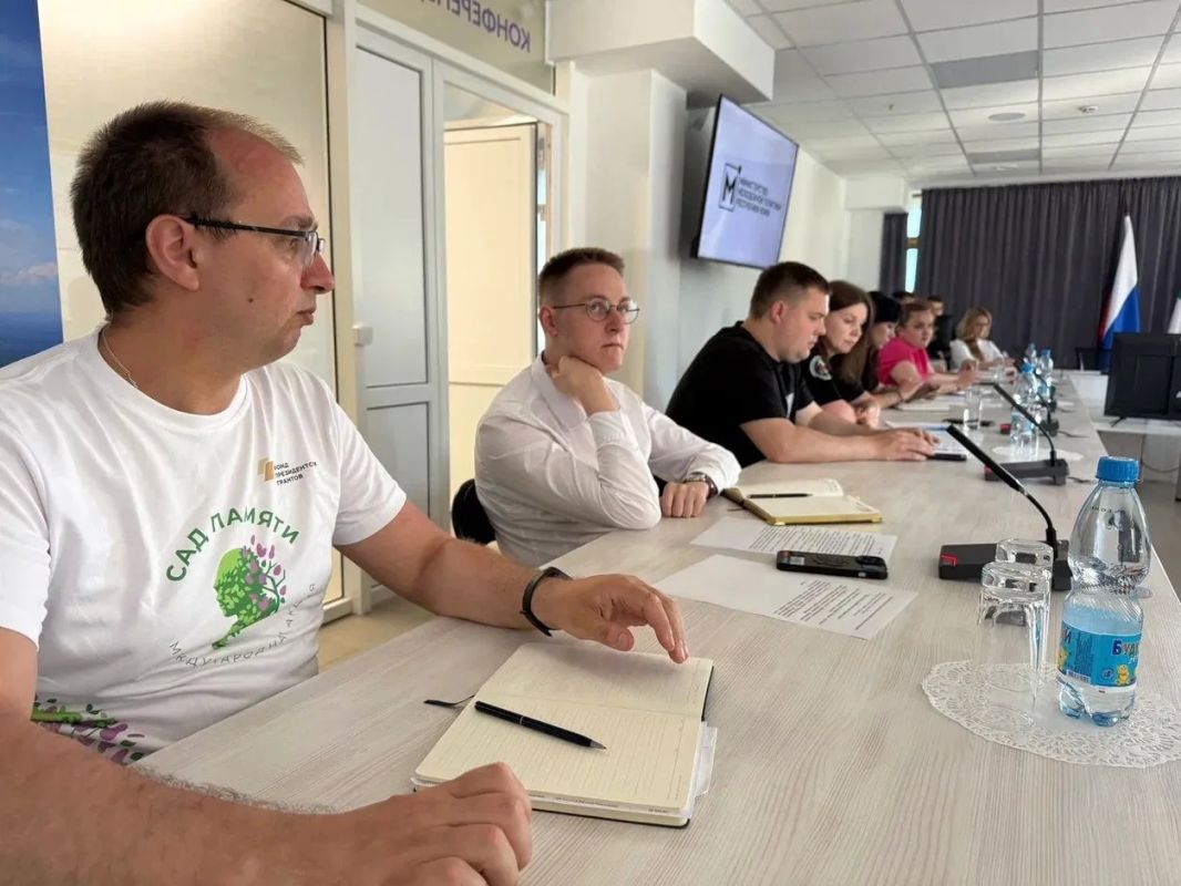 На встрече с лидерами молодёжных НКО договорились о совместной работе На встрече с лидерами молодёжных НКО договорились о совместной работе