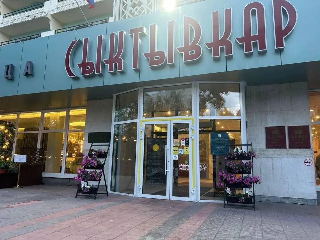 Максим Мартышин: Вижу, как с каждым днём к моему призыву украшать город цветами подключается всё больше предприятий и организаций Максим Мартышин: Вижу, как с каждым днём к моему призыву украшать город цветами подключается всё больше предприятий и организаций