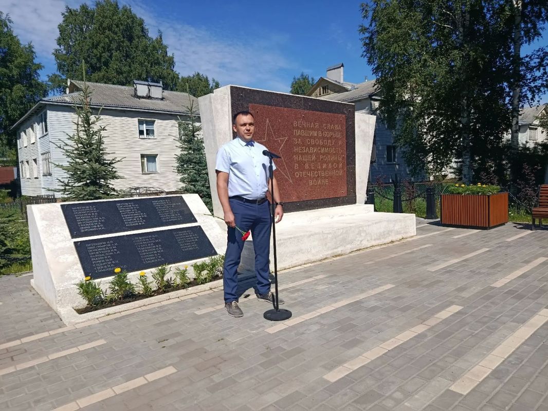 В Краснозатонском состоялось возложение цветов , посвященное Дню памяти ветеранов боевых действий В Краснозатонском состоялось возложение цветов , посвященное Дню памяти ветеранов боевых действий