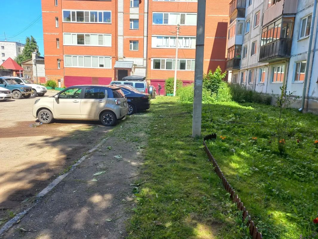 Коммунальные службы и управляющие компании продолжают планомерно отрабатывать свои задачи, чтобы городская среда оставалась комфортной для всех нас Коммунальные службы и управляющие компании продолжают планомерно отрабатывать свои задачи, чтобы городская среда оставалась комфортной для всех нас