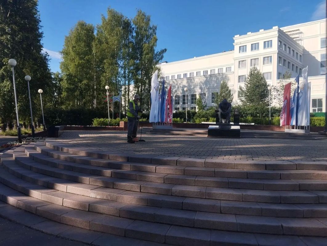 Коммунальные службы и управляющие компании продолжают планомерно отрабатывать свои задачи, чтобы городская среда оставалась комфортной для всех нас Коммунальные службы и управляющие компании продолжают планомерно отрабатывать свои задачи, чтобы городская среда оставалась комфортной для всех нас
