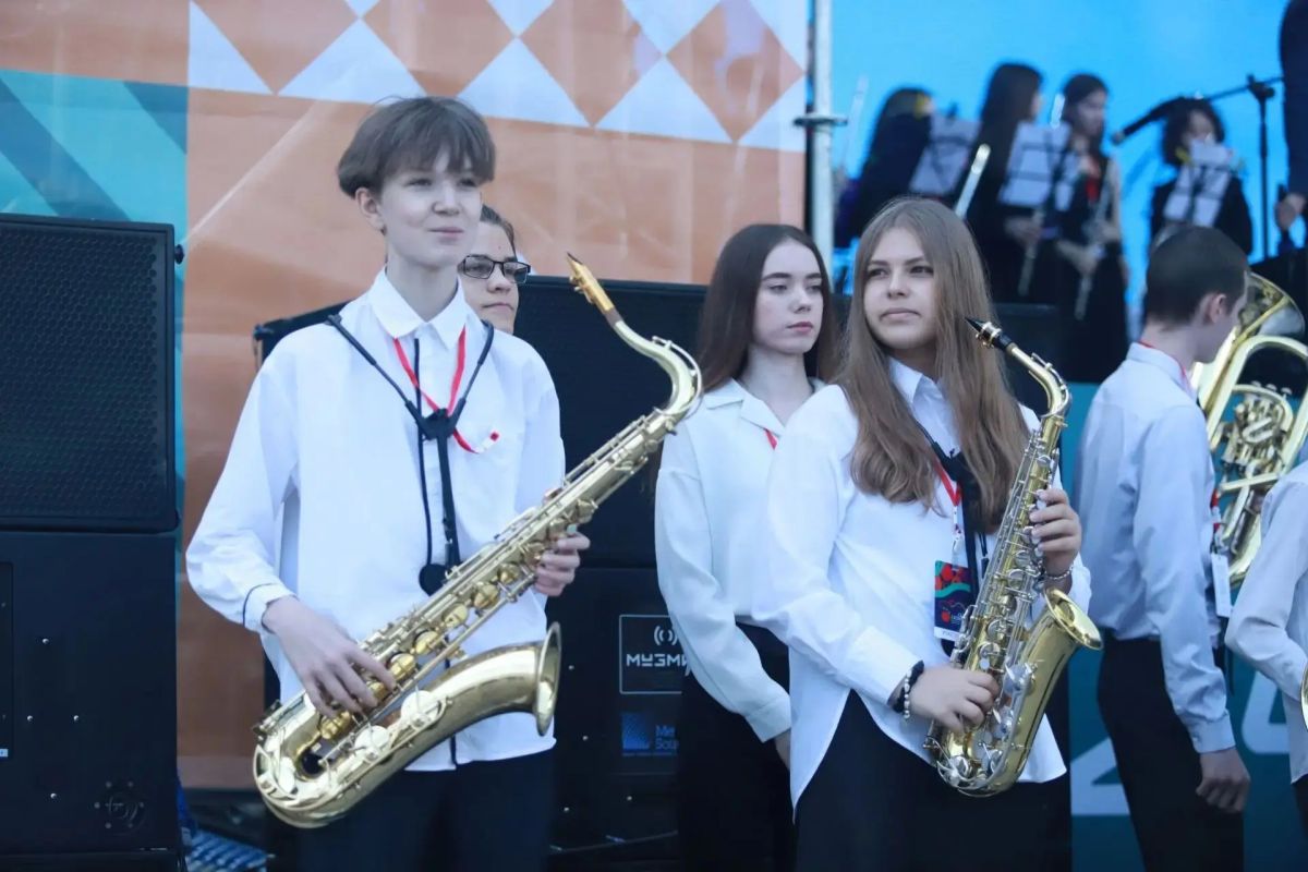 Ростислав Гольдштейн: Когда духовой оркестр звучит на площади, город наполняется особой атмосферой Ростислав Гольдштейн: Когда духовой оркестр звучит на площади, город наполняется особой атмосферой