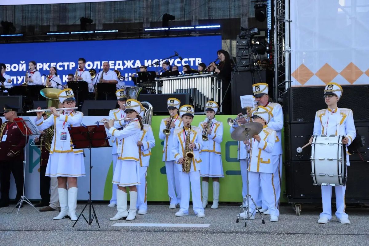 Ростислав Гольдштейн: Когда духовой оркестр звучит на площади, город наполняется особой атмосферой Ростислав Гольдштейн: Когда духовой оркестр звучит на площади, город наполняется особой атмосферой