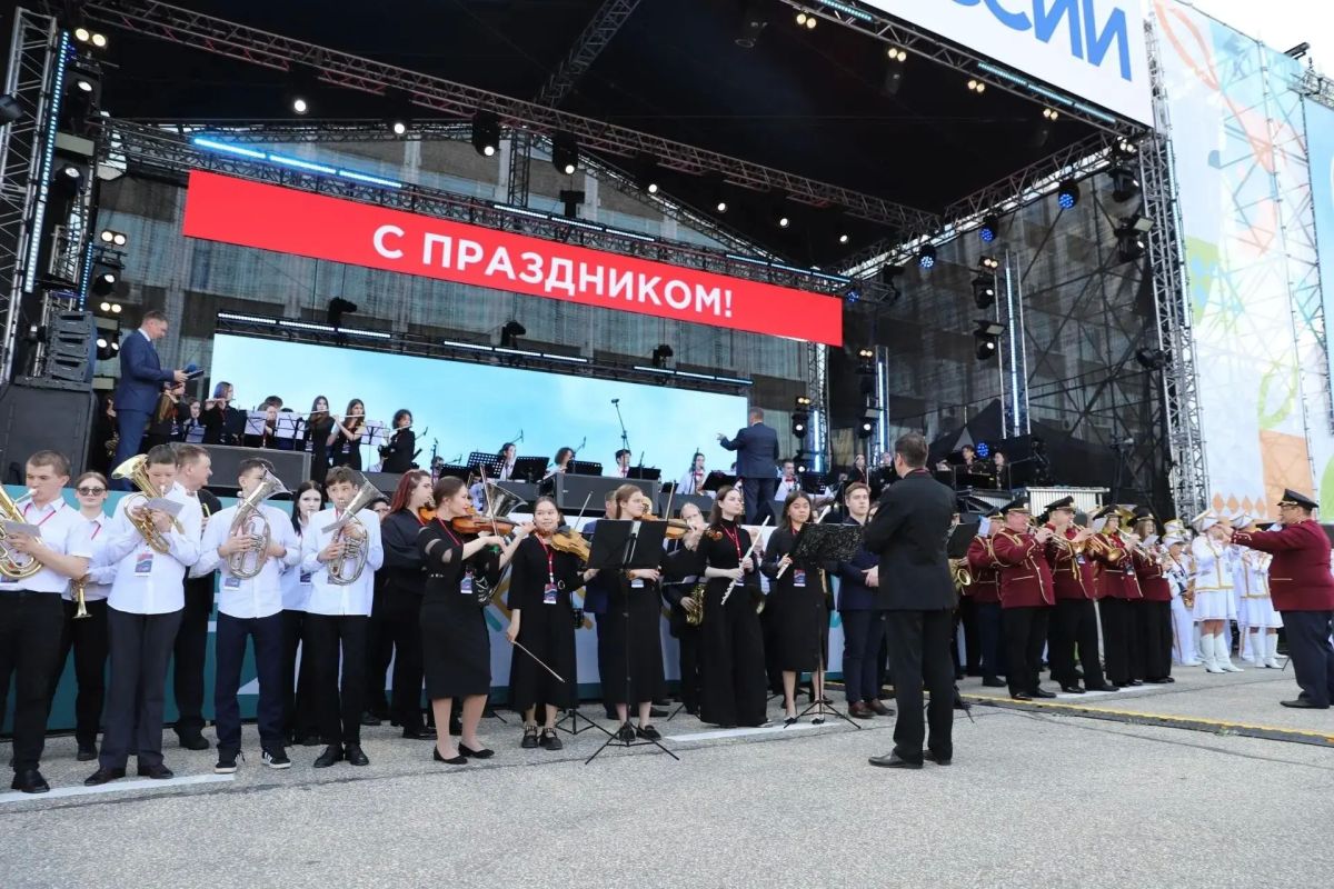 Ростислав Гольдштейн: Когда духовой оркестр звучит на площади, город наполняется особой атмосферой Ростислав Гольдштейн: Когда духовой оркестр звучит на площади, город наполняется особой атмосферой