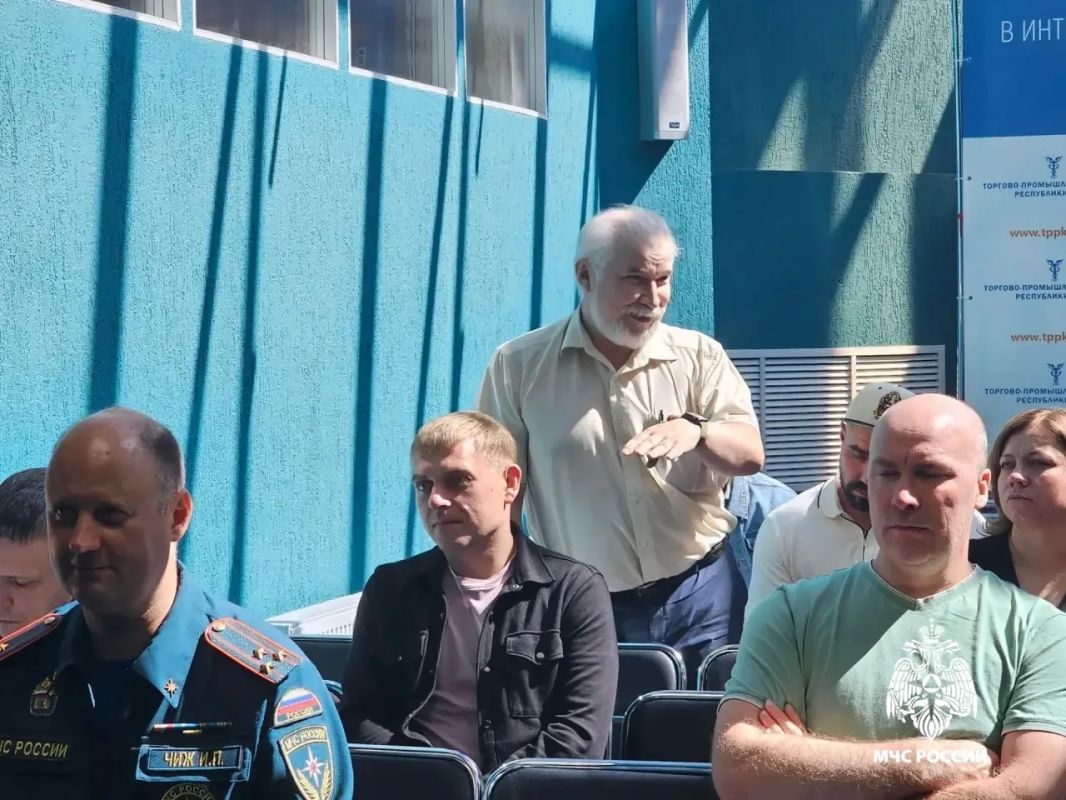 В Сыктывкаре состоялся совместный семинар-совещание сотрудников МЧС и представителей регионального бизнес-сообщества В Сыктывкаре состоялся совместный семинар-совещание сотрудников МЧС и представителей регионального бизнес-сообщества