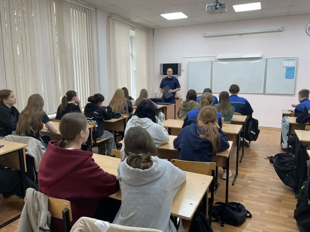 Сотрудники следственного управления провели профилактические занятия с несовершеннолетними Сотрудники следственного управления провели профилактические занятия с несовершеннолетними