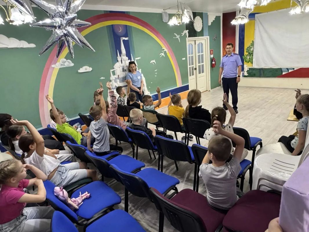 Сотрудники следственного управления провели профилактические занятия с несовершеннолетними Сотрудники следственного управления провели профилактические занятия с несовершеннолетними