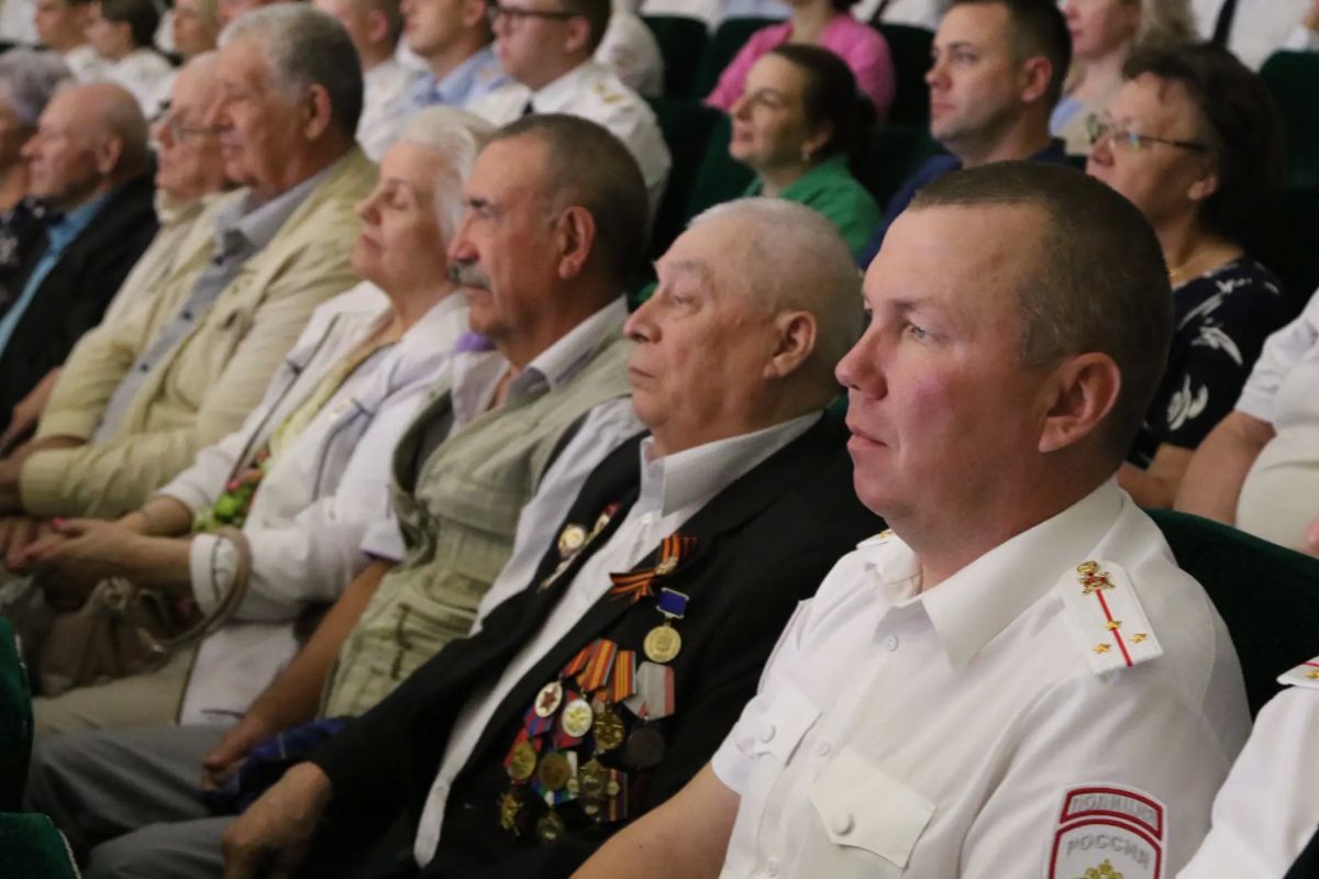 В концертном зале Гимназии искусств при Главе Республики Коми состоялся большой праздничный концерт, посвященный 90-летию Госавтоинспекции В концертном зале Гимназии искусств при Главе Республики Коми состоялся большой праздничный концерт, посвященный 90-летию Госавтоинспекции