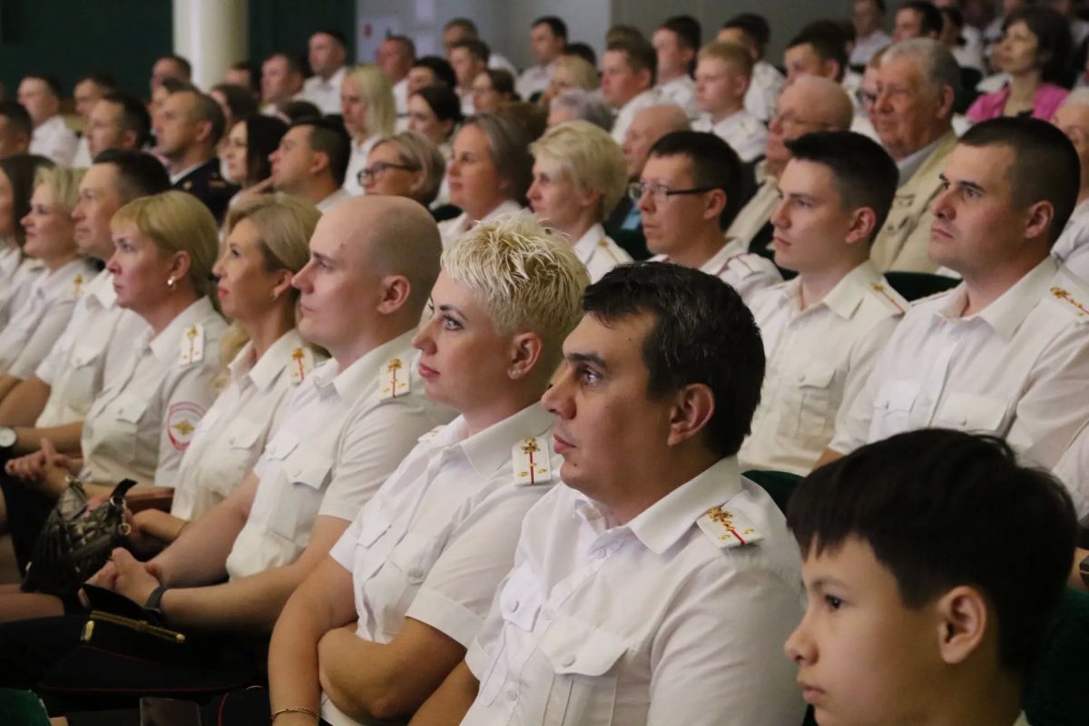 В концертном зале Гимназии искусств при Главе Республики Коми состоялся большой праздничный концерт, посвященный 90-летию Госавтоинспекции В концертном зале Гимназии искусств при Главе Республики Коми состоялся большой праздничный концерт, посвященный 90-летию Госавтоинспекции