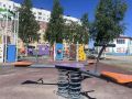 В Усинске завершается масштабное обновление детской игровой площадки «Восьмёрка»