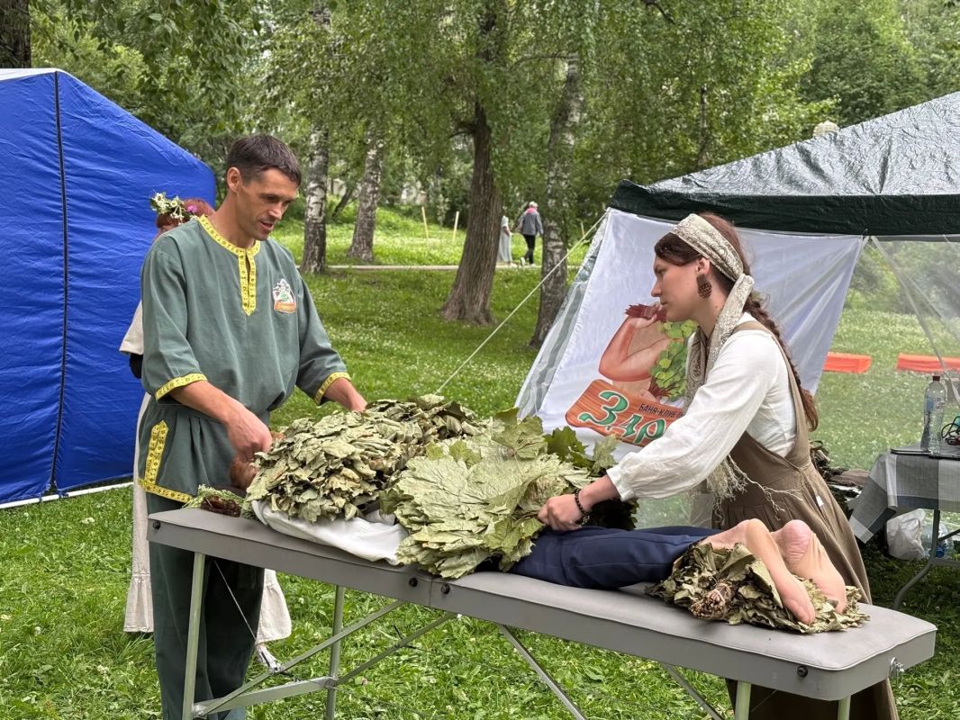 В Кировском парке на фестивале «Пывсян лун» работает место силы «Шойччанiн» - площадка, где баня становится настоящей терапией В Кировском парке на фестивале «Пывсян лун» работает место силы «Шойччанiн» - площадка, где баня становится настоящей терапией