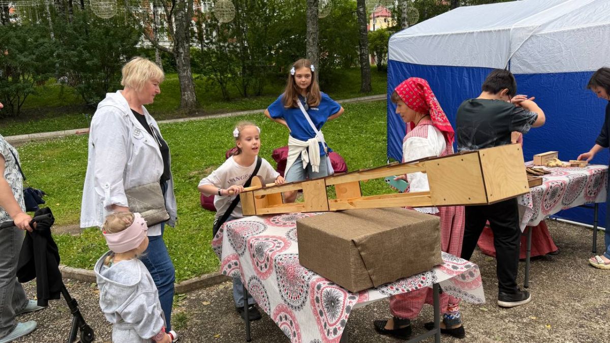 Максим Мартышин: Прямо сейчас в Кировском парке - настоящий праздник души и тела! IV фестиваль банной культуры «Пывсян лун» идёт полным ходом: сцена гудит, на «Месте силы» парят пихтовыми вениками, а воздух пропитан ароматом... Максим Мартышин: Прямо сейчас в Кировском парке - настоящий праздник души и тела! IV фестиваль банной культуры «Пывсян лун» идёт полным ходом: сцена гудит, на «Месте силы» парят пихтовыми вениками, а воздух пропитан ароматом...
