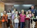 Одному у воды опасно!. Специалист ГИМС МЧС России Николай Ешкилев рассказал ребятам детского оздоровительного лагеря в Усть-Цильме правила безопасного поведения на водоемах в летний период