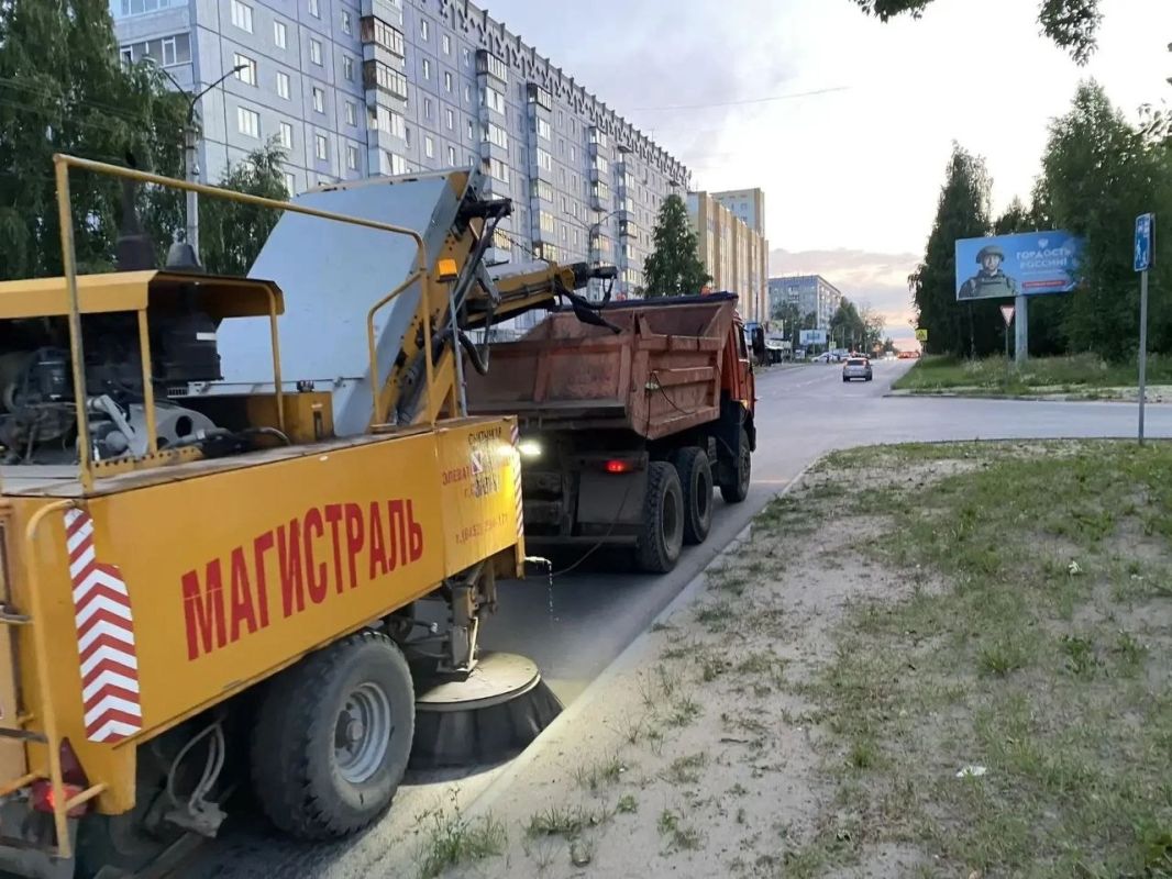 Максим Мартышин: Друзья, каждый день начинается с привычной работы - коммунальные службы выходят на объекты, чтобы город встречал людей чистотой и порядком Максим Мартышин: Друзья, каждый день начинается с привычной работы - коммунальные службы выходят на объекты, чтобы город встречал людей чистотой и порядком