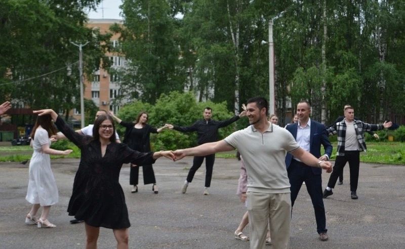 Сотрудники УМВД по Сыктывкару и члены Общественного совета отметили День семьи, любви и верности Сотрудники УМВД по Сыктывкару и члены Общественного совета отметили День семьи, любви и верности