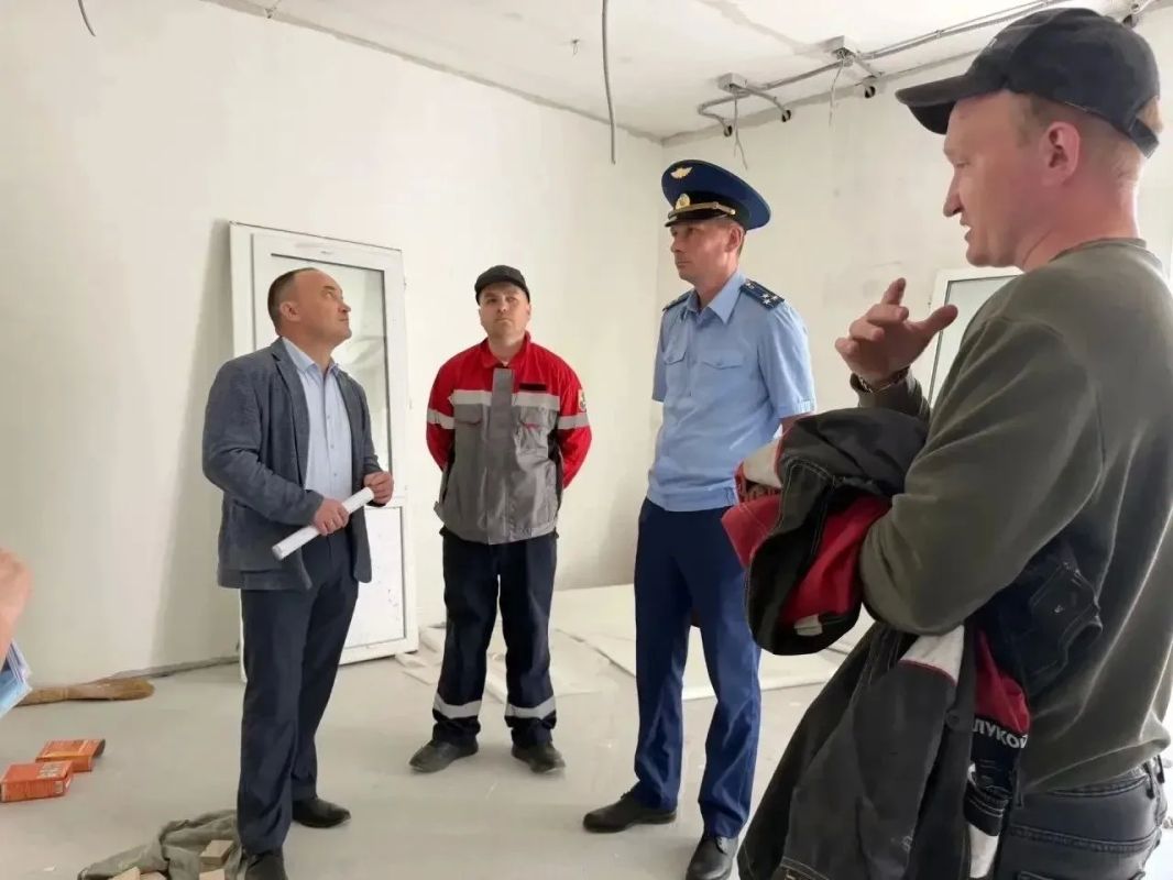 Прокуратура Княжпогостского района контролирует выполнение капитального ремонта школы в рамках национального проекта Прокуратура Княжпогостского района контролирует выполнение капитального ремонта школы в рамках национального проекта