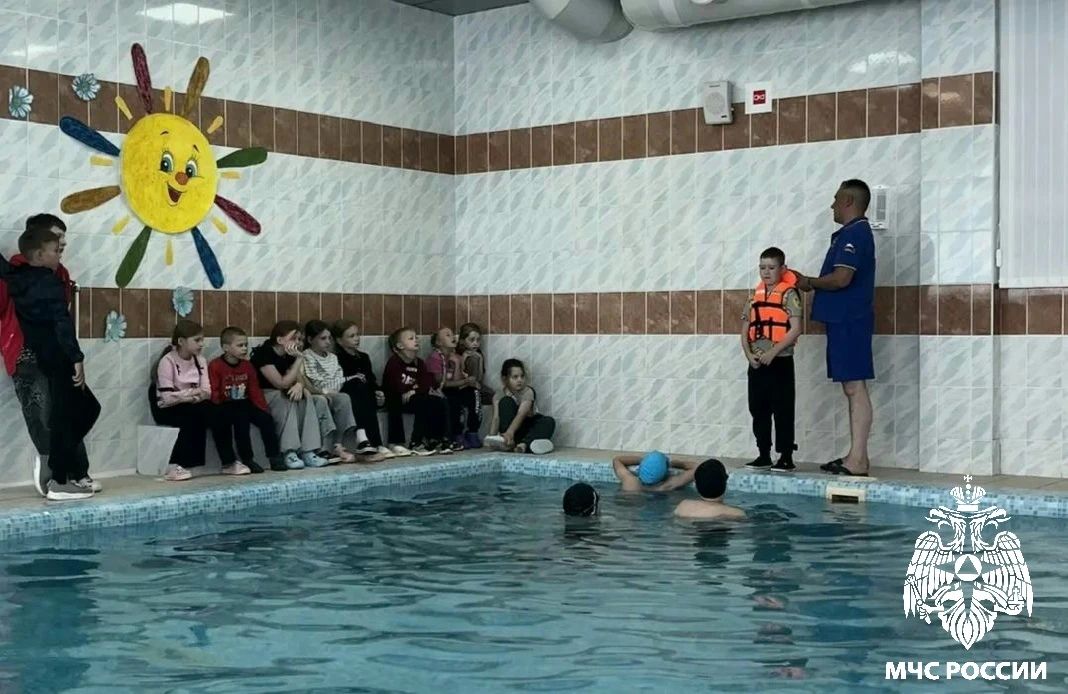 Лето, вода, безопасность. Сотрудники ГИМС МЧС России провели профилактическое занятие в оздоровительном лагере на базе спортивного комплекса в Княжпогостском районе Лето, вода, безопасность. Сотрудники ГИМС МЧС России провели профилактическое занятие в оздоровительном лагере на базе спортивного комплекса в Княжпогостском районе