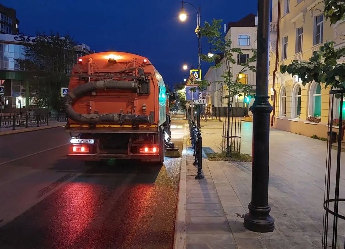 В Сыктывкаре каждый день продолжается плановая работа по благоустройству В Сыктывкаре каждый день продолжается плановая работа по благоустройству