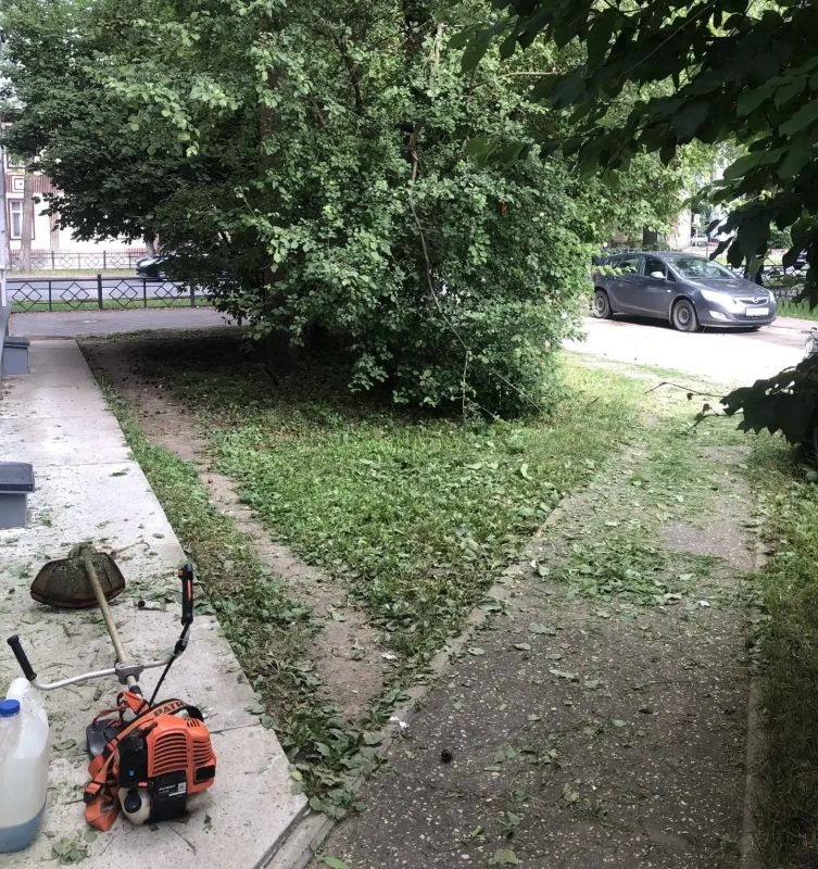 В Сыктывкаре каждый день продолжается плановая работа по благоустройству В Сыктывкаре каждый день продолжается плановая работа по благоустройству