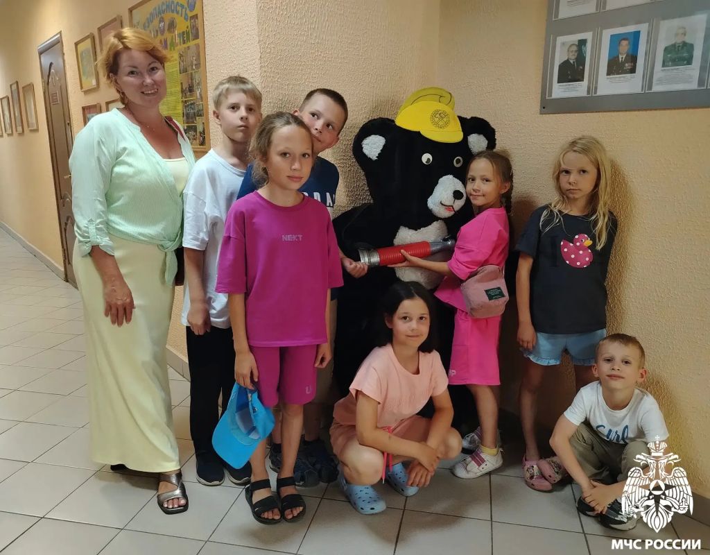 Приглашаем на выставку!. Пожарно-техническую выставку Главного управления МЧС России по Республике Коми посетили ребята, занимающиеся в Клубе моржевания и закаливания в Сыктывкаре Приглашаем на выставку!. Пожарно-техническую выставку Главного управления МЧС России по Республике Коми посетили ребята, занимающиеся в Клубе моржевания и закаливания в Сыктывкаре