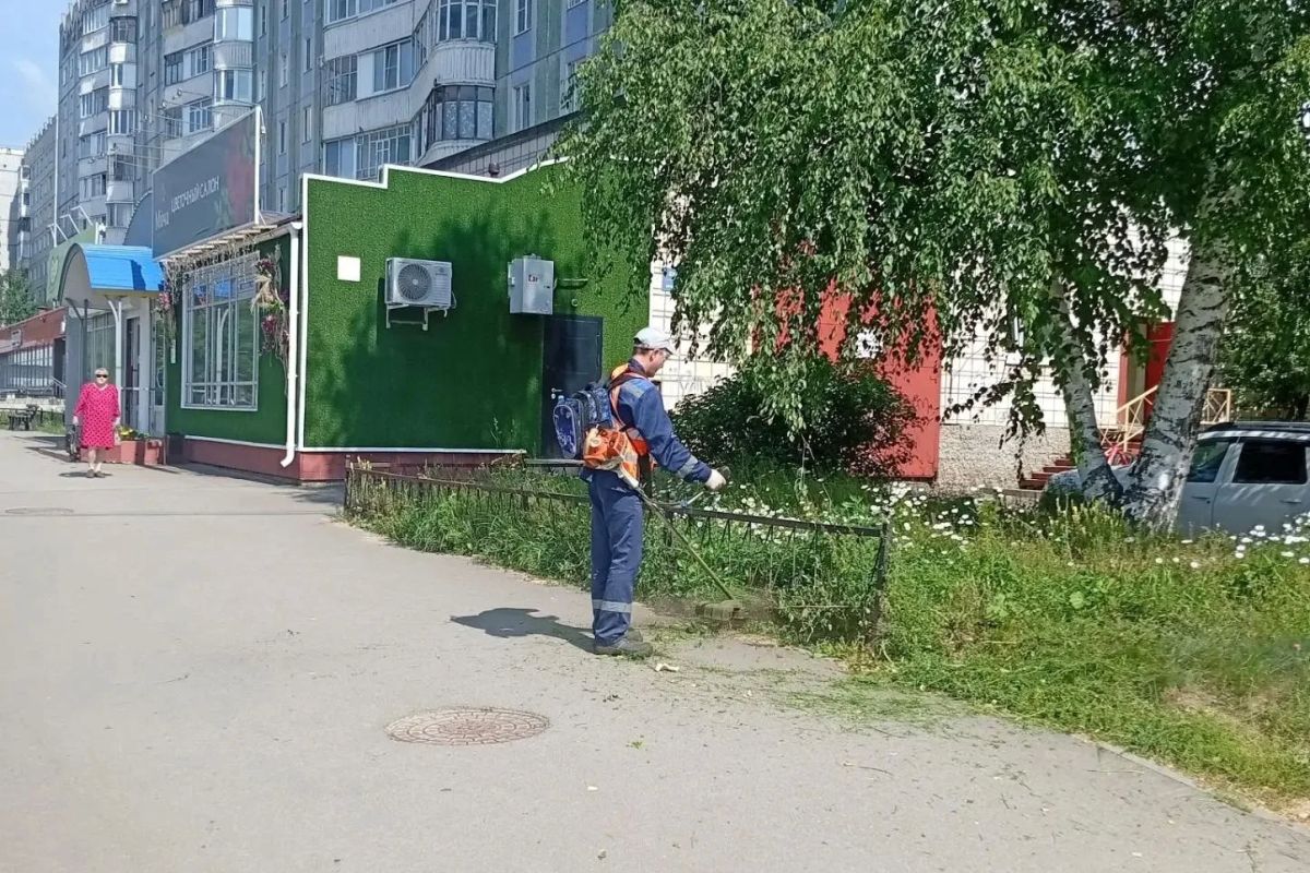 Коммунальщики снова на маршрутах - уборка идёт по плану, без остановок Коммунальщики снова на маршрутах - уборка идёт по плану, без остановок