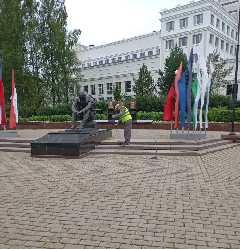 Максим Мартышин: Минувшая пятница и выходные прошли в привычном рабочем ритме - без выходных и без скидок Максим Мартышин: Минувшая пятница и выходные прошли в привычном рабочем ритме - без выходных и без скидок
