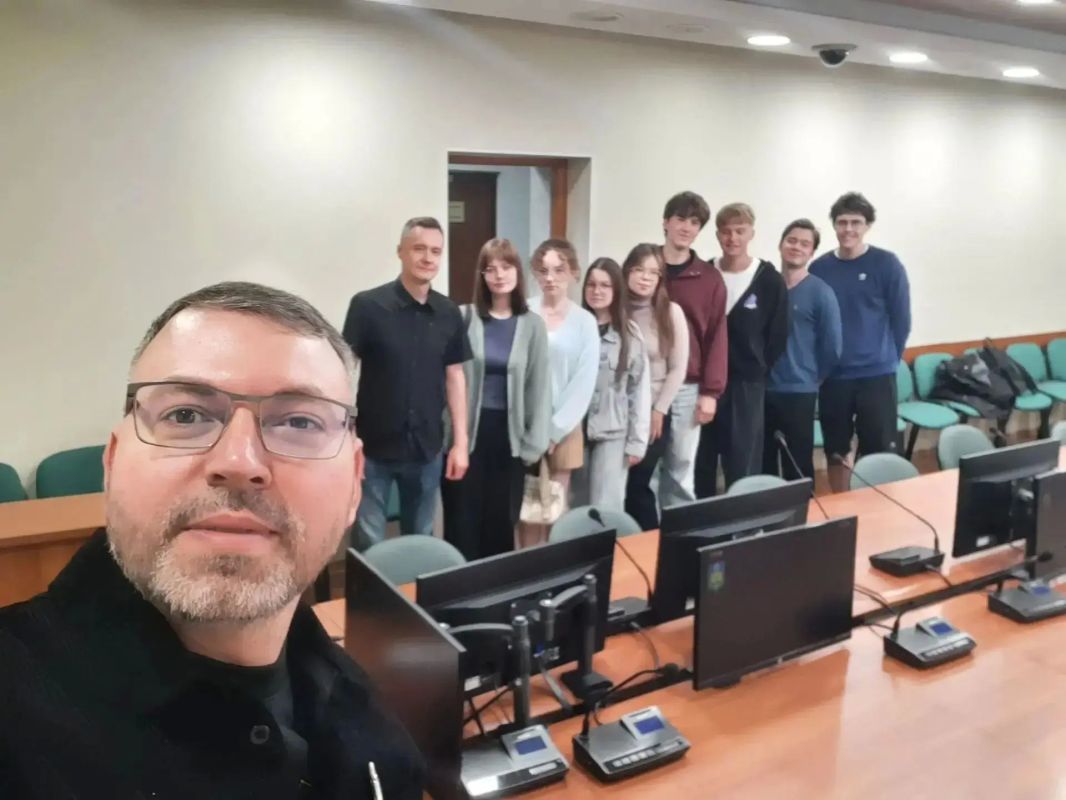 В администрации Сыктывкара прошла встреча со студентами-архитекторами 3-го курса Ухтинского государственного технического университета В администрации Сыктывкара прошла встреча со студентами-архитекторами 3-го курса Ухтинского государственного технического университета