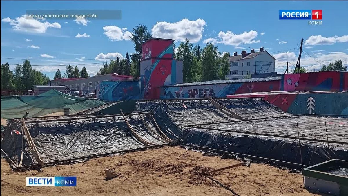 Уличный художник Павел Чукичев расписывает новый скейт-парк в Яреге