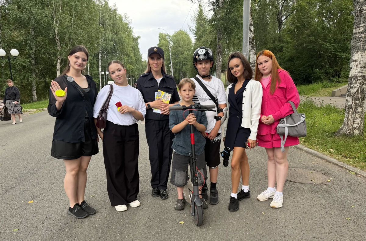 Автоинспекторы и юные общественники напомнили жителям столицы о главных составляющих безопасной велопоездки Автоинспекторы и юные общественники напомнили жителям столицы о главных составляющих безопасной велопоездки