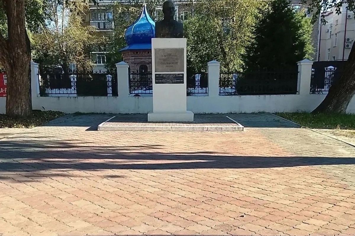 Максим Мартышин: Коммунальные будни: техника, газоны, порядок Максим Мартышин: Коммунальные будни: техника, газоны, порядок