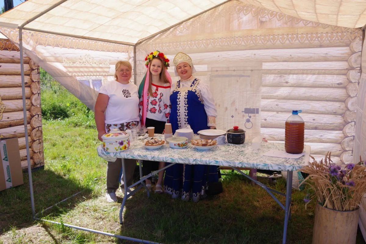 В посёлке Заозерье Сысольского района прошёл традиционный праздник «Хоровод дружбы» В посёлке Заозерье Сысольского района прошёл традиционный праздник «Хоровод дружбы»