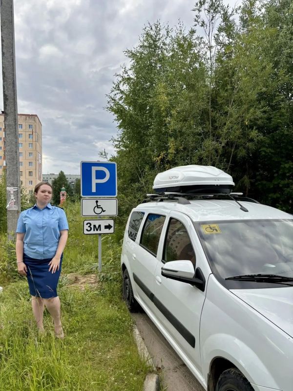 В Вуктыле после вмешательства прокуратуры во дворе многоквартирного дома появилась парковка для инвалидов