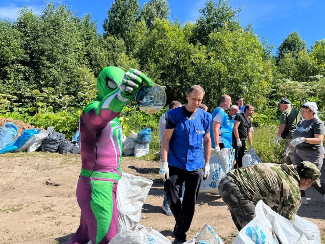 «Речная лента» в Сыктывкаре помогла собрать более 35 кубометров отходов «Речная лента» в Сыктывкаре помогла собрать более 35 кубометров отходов