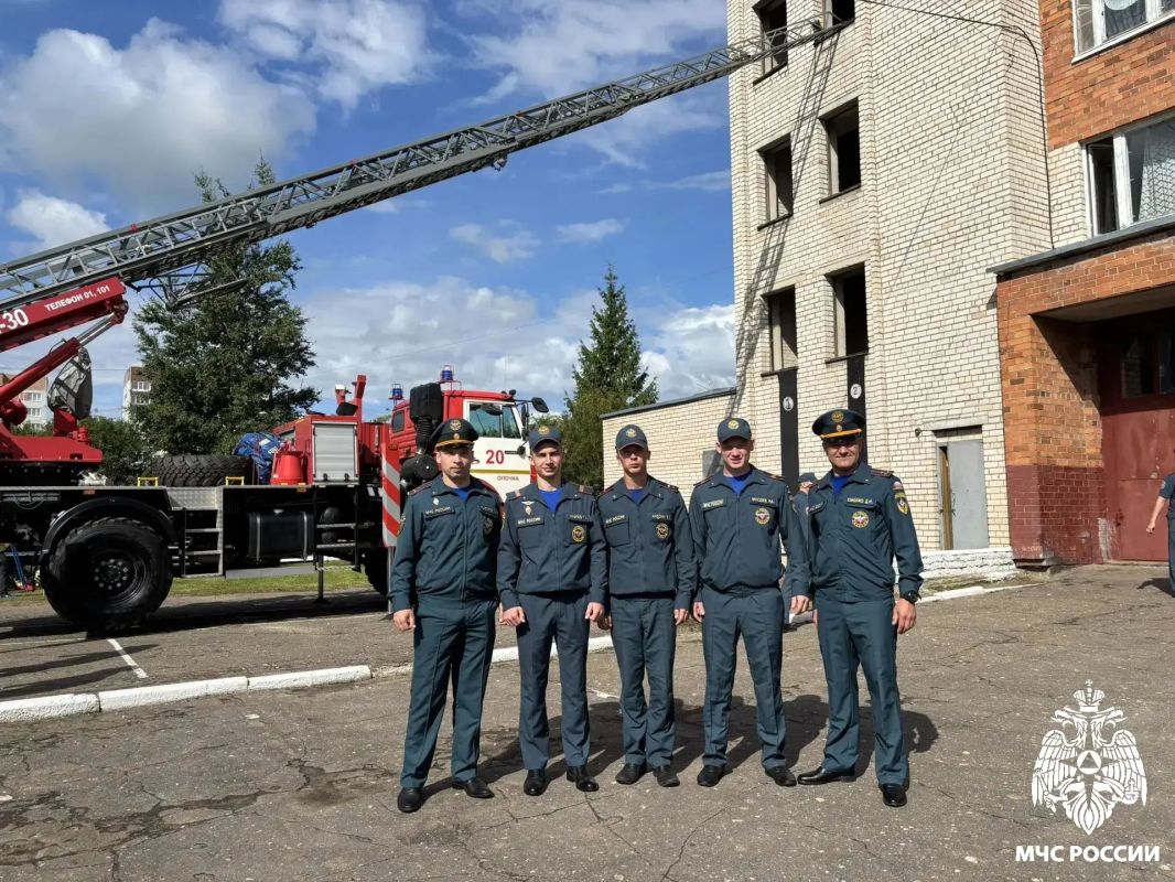 Вновь лучшие!. На базе 1 пожарно-спасательной части города Пскова завершился II этап смотра-конкурса на звание лучшего звена газодымозащитной службы среди представителей Северо-Западного федерального округа Вновь лучшие!. На базе 1 пожарно-спасательной части города Пскова завершился II этап смотра-конкурса на звание лучшего звена газодымозащитной службы среди представителей Северо-Западного федерального округа