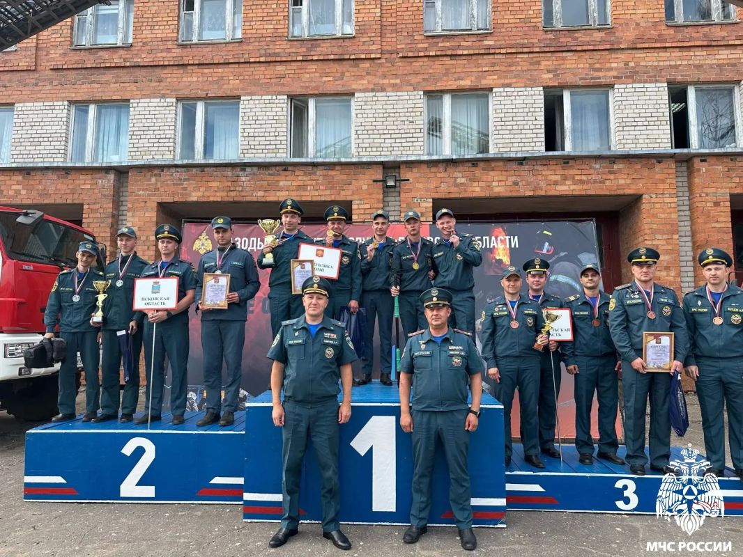 Вновь лучшие!. На базе 1 пожарно-спасательной части города Пскова завершился II этап смотра-конкурса на звание лучшего звена газодымозащитной службы среди представителей Северо-Западного федерального округа Вновь лучшие!. На базе 1 пожарно-спасательной части города Пскова завершился II этап смотра-конкурса на звание лучшего звена газодымозащитной службы среди представителей Северо-Западного федерального округа
