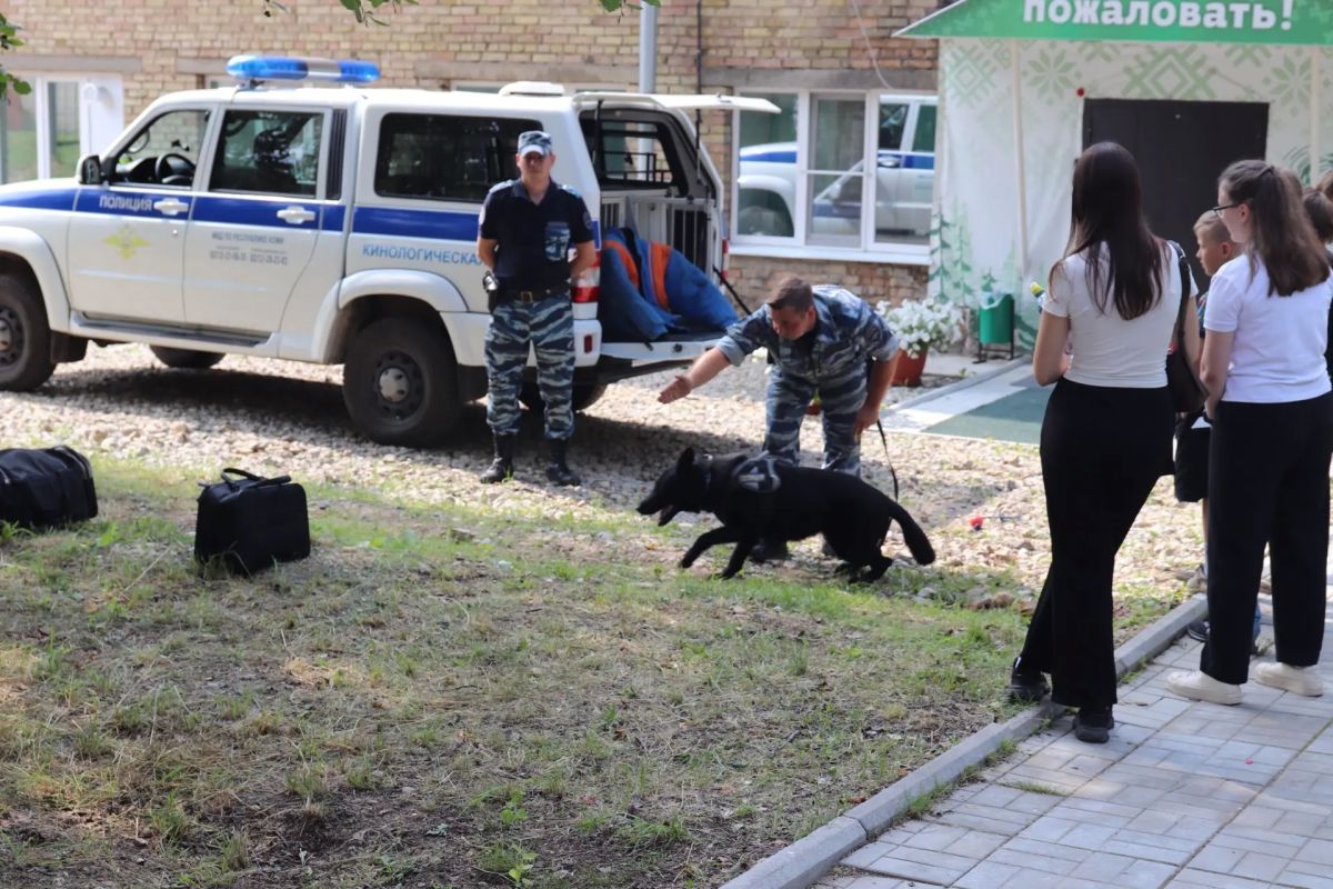 В Сыктывкаре полицейские провели профориентационное занятие для детей участников СВО В Сыктывкаре полицейские провели профориентационное занятие для детей участников СВО
