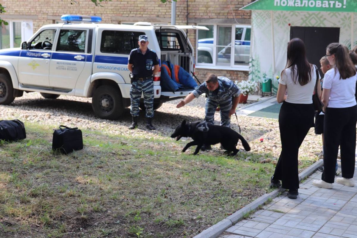 В Сыктывкаре полицейские провели профориентационное занятие для детей участников СВО В Сыктывкаре полицейские провели профориентационное занятие для детей участников СВО